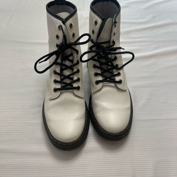 Doc Martens Zavala White Leather Lace Up Combat Boots Women’s Size 8 Men’s Sz 7 - Picture 2 of 9